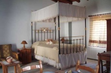 image of four_poster