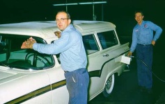 image of beach_wagon_car