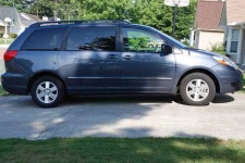 image of minivan