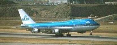 image of airplanes