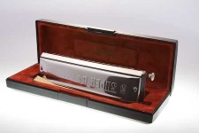 image of harmonica