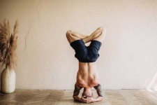 image of people_do_yoga
