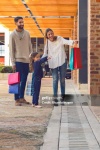 image of people_shopping