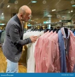 image of people_shopping