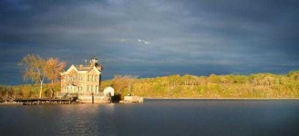 image of lighthouse