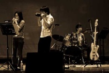 image of harmonica