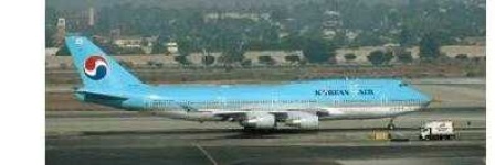 image of airplanes