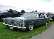 image of beach_wagon_car