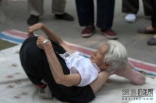image of people_do_yoga