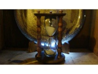 image of hourglass