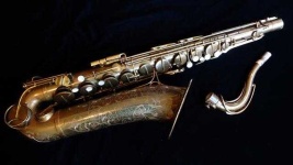 image of saxophone