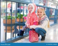 image of people_shopping