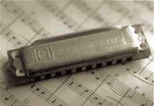 image of harmonica