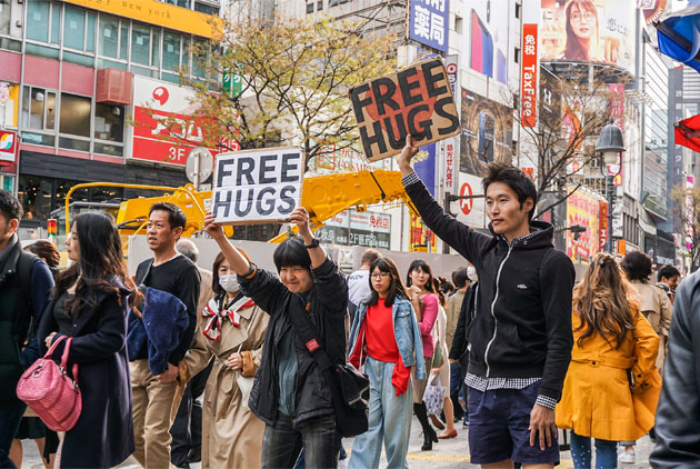 attached是夾帶,不過”No strings attached”不是沒帶線,教你一次看懂attach各式用法