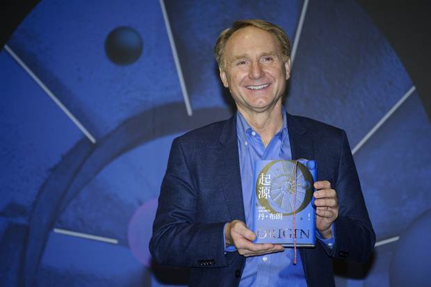 《达文西密码》,《天使与魔鬼》,《地狱》等书作者,美国作家丹布朗