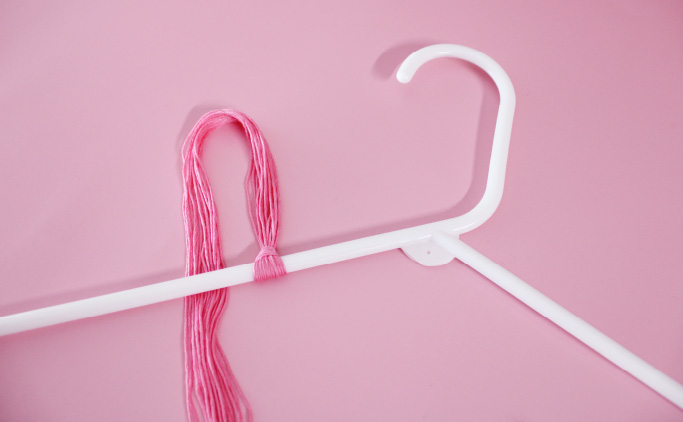 https://storage.googleapis.com/cw_img_bucket_1/general/post/diy-closet-organization-how-to-make-non-slip-hangers-with-yarns/step4.jpg