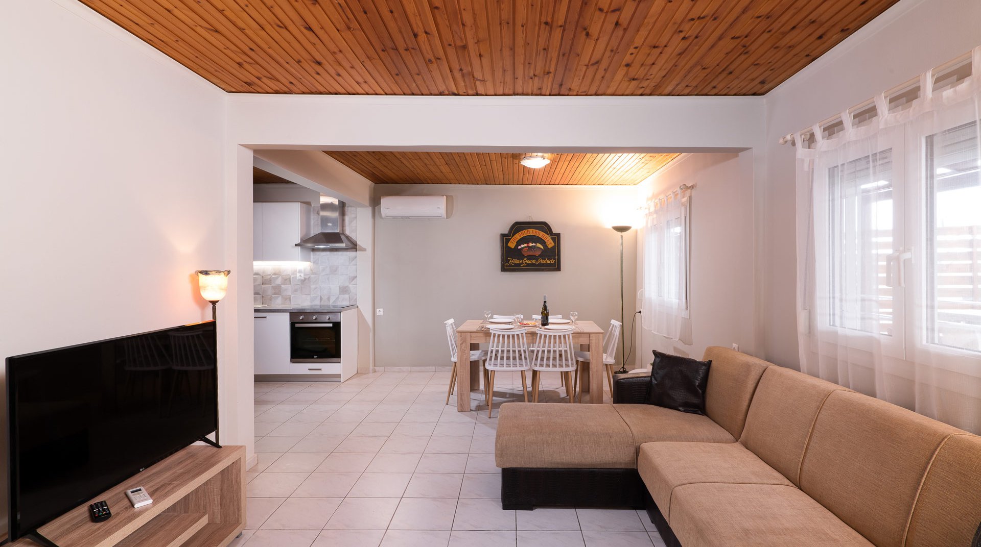 Cyan Residence, living room with a dining table