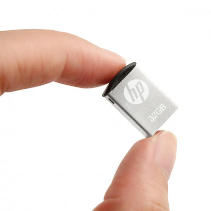 HP V222W 32GB USB 2.0 Pen Drive (Silver)