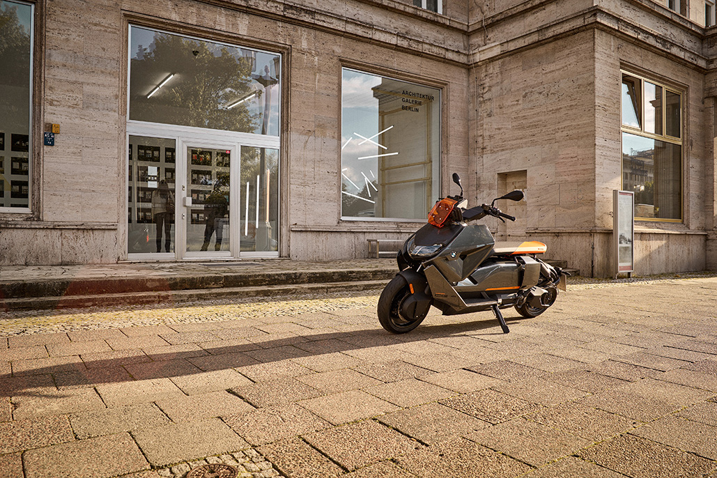 The new BMW CE 04