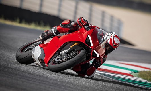 The new Pirelli DIABLO™ SUPERCORSA SP makes its debut on the Ducati Panigale V4