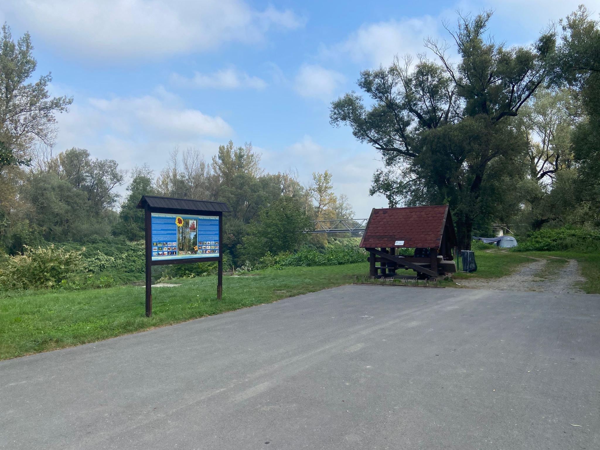Podél Vrbického jezera