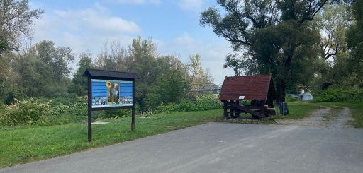 Pozdĺž Vrbického jazera