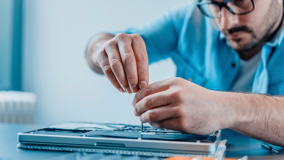 Should you repair or sell your broken laptop as-is? It depends.