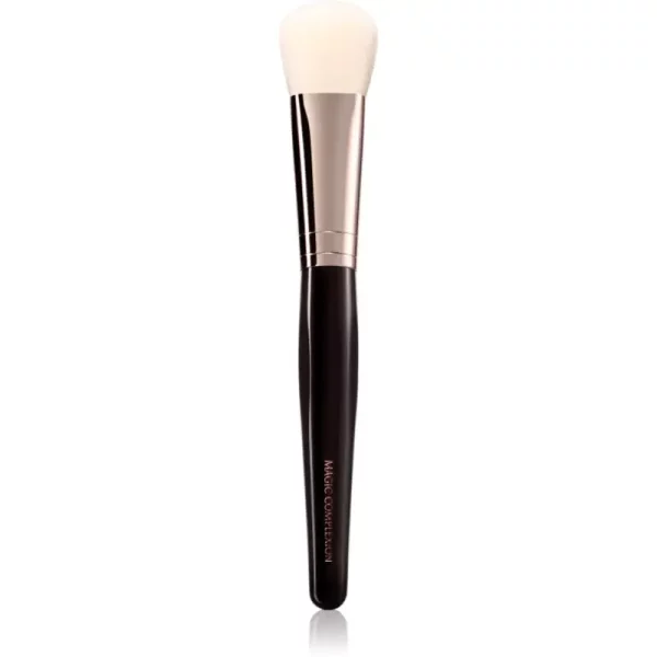 Charlotte Tilbury Magic Complexion Brush płaski pędzel do makijażu 1 szt.