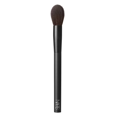 NARS Perie cosmetică pentru iluminator #15 (Precision Powder Brush)