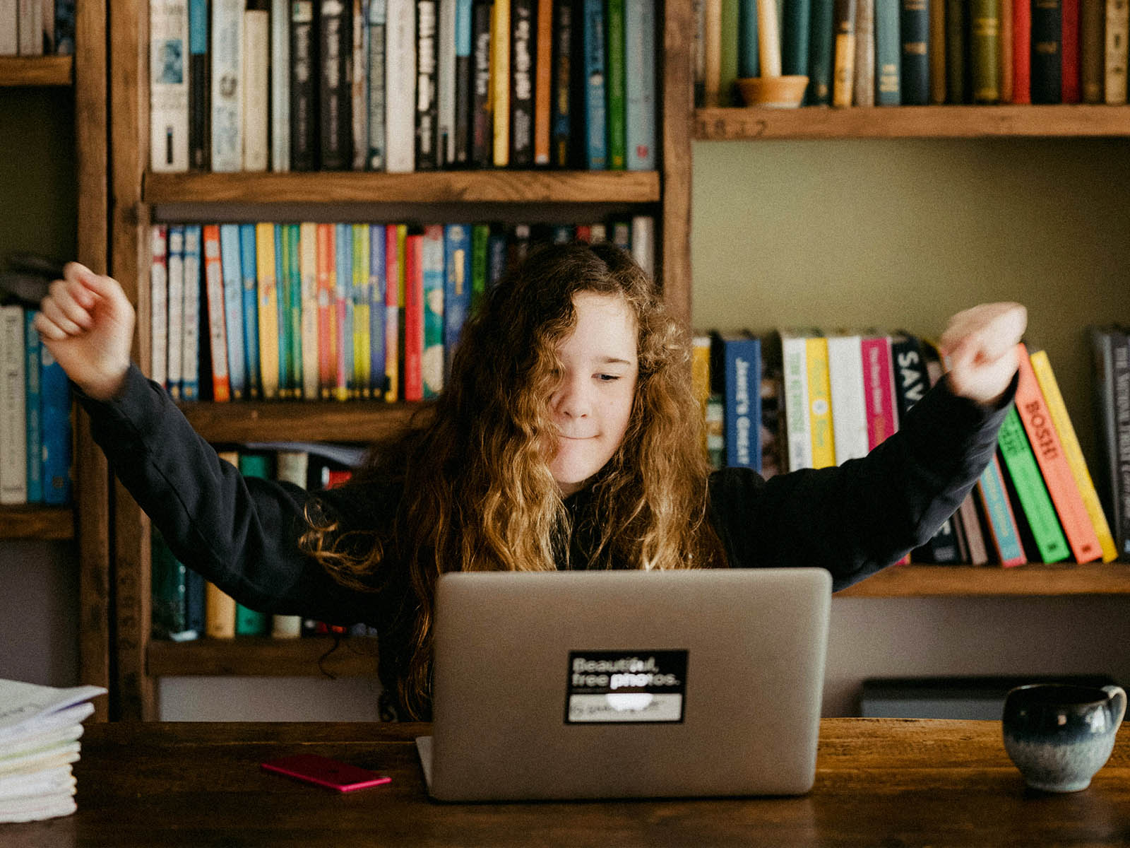 N4L child on laptop 1600x1200