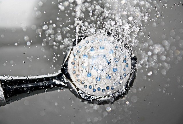 La mejor forma de ahorrar agua, con un plato de ducha