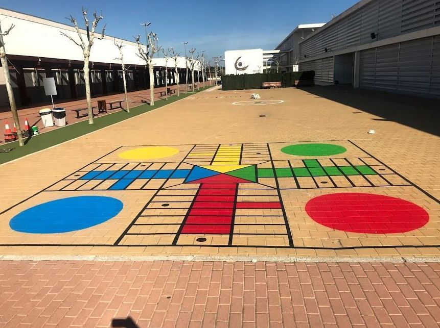 Juegos pintados en el suelo para los niños