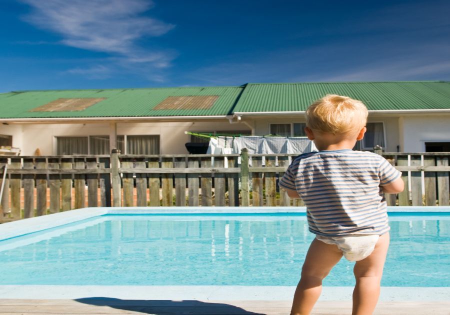 Por qué contar con profesionales para reparar una piscina