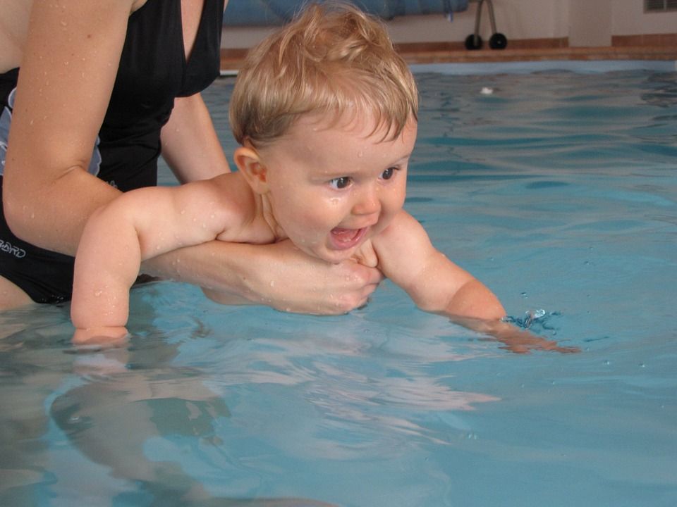 La piscina y los recién nacidos