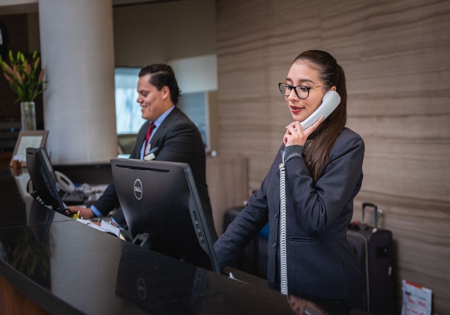 La recepción del hotel es tu primera imagen