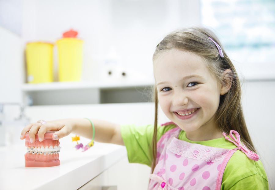 ¿Cuándo se debe comenzar el tratamiento si mi hijo necesita un aparato dental?