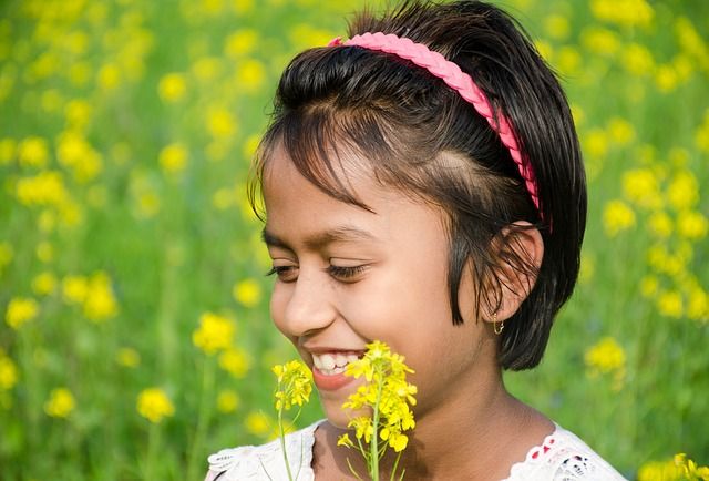 ¿Por qué amarillean los dientes?