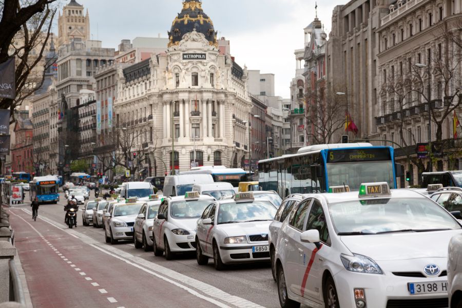 Por qué es mejor reservar un taxi en Madrid