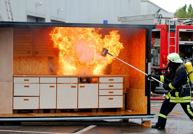 ¿Cómo actuar ante un fuego en la cocina?