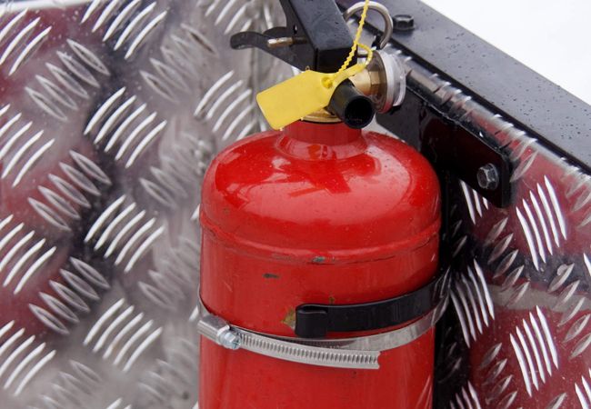 Debes llevar un extintor en tu coche?