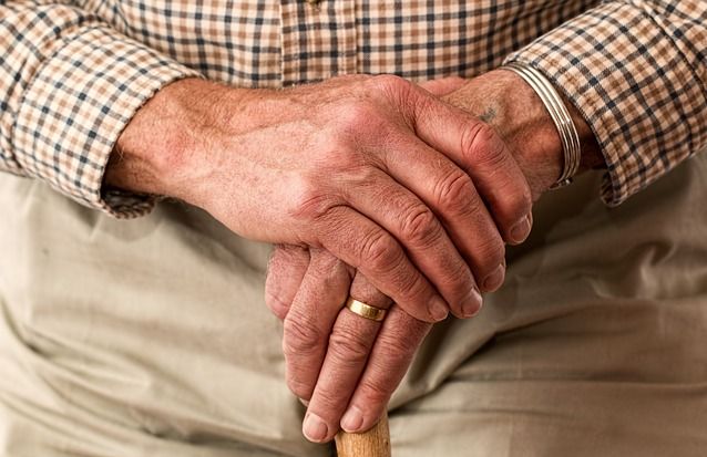 Yoga para personas mayores, ¿qué beneficios existen?