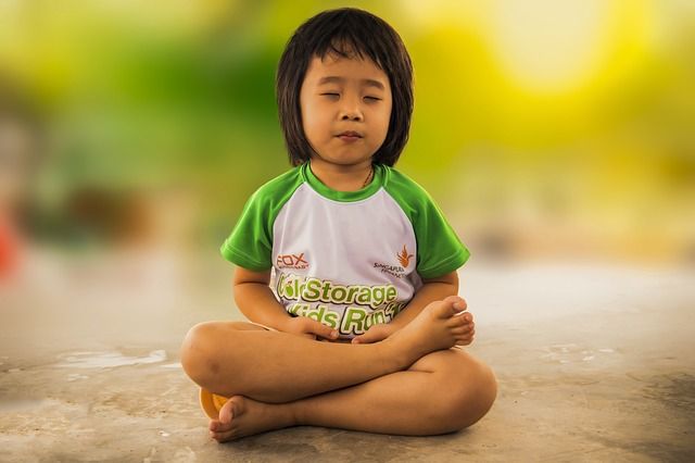 Los beneficios de practicar yoga para los niños