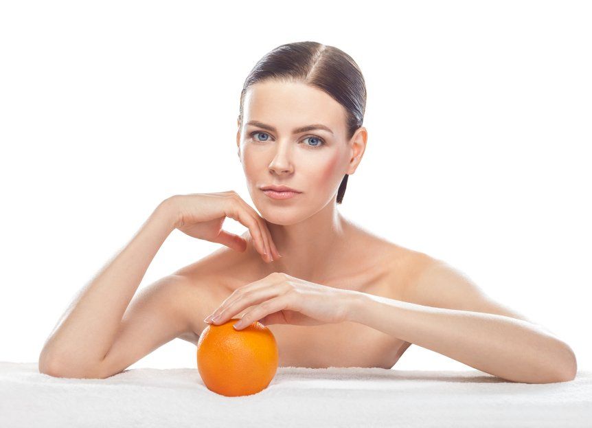 Descubre el poder de la Vitamina C: Tratamientos faciales para una piel radiante