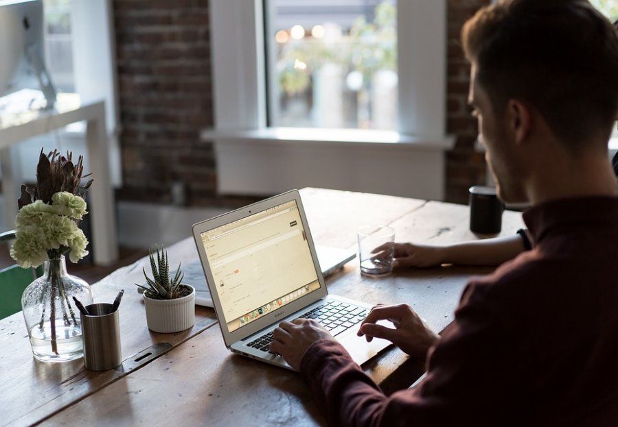 La importancia de mantener una buena higiene postural en el trabajo