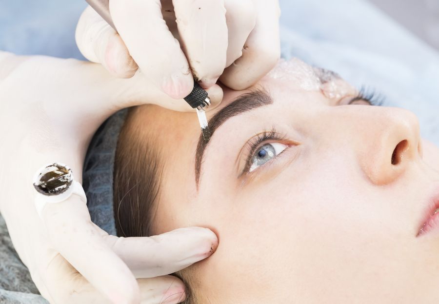 ¿En qué consiste el microblading de cejas?