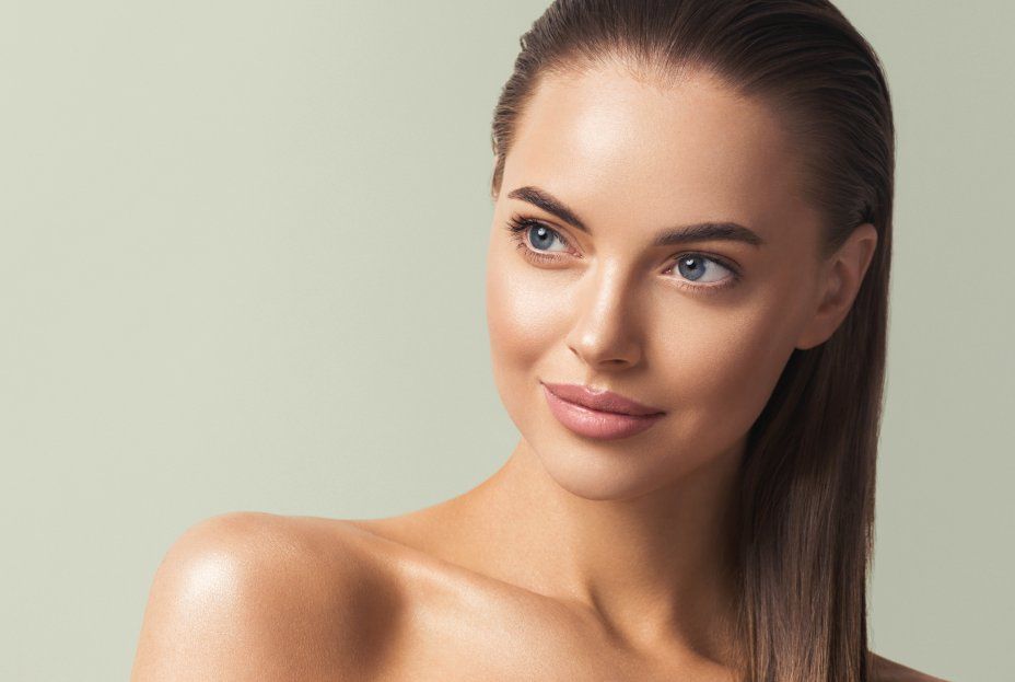 Resalta tu belleza natural con unas cejas perfectas