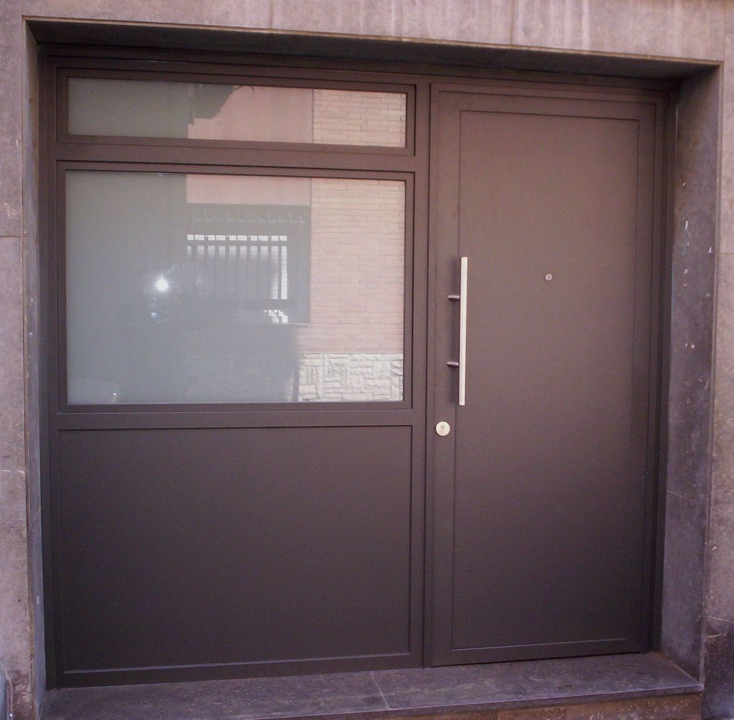 Puertas metálicas en Barcelona-puertas MIret, Un cambio a su exterior