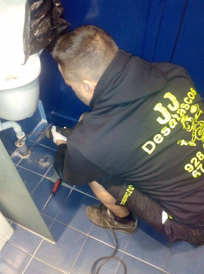 928 079 767. Empresa de desatascos urgente en Las Palmas 24 horas a su disposición.