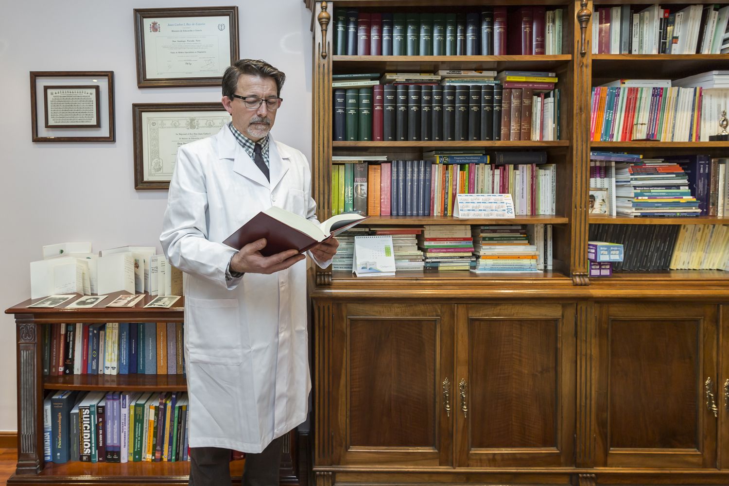 El Doctor Parada Nieto, miembro de la Comisión de Farmacia Hospitalaria.
