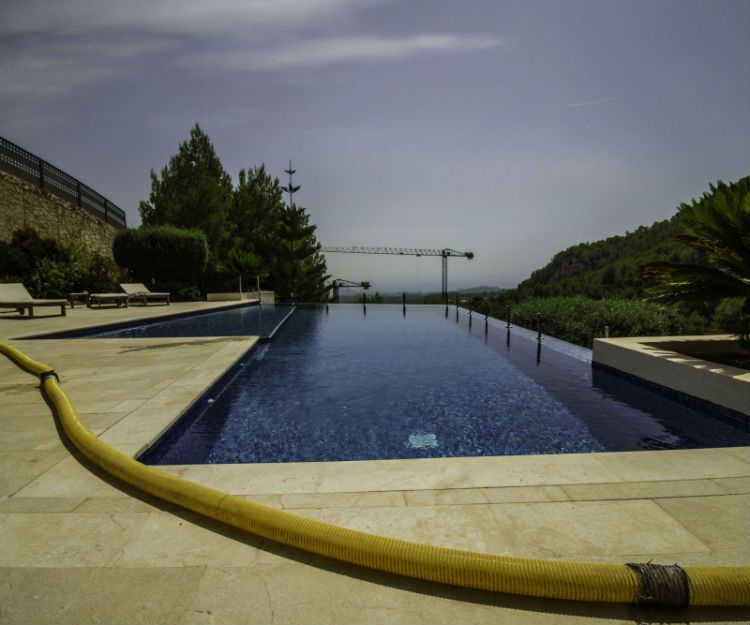 Llenado de piscinas para hoteles